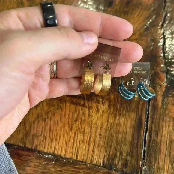 Vintage hypo allergenic gold hammered hoops, silver hooped, and blue hoops - Picture 3 of 5